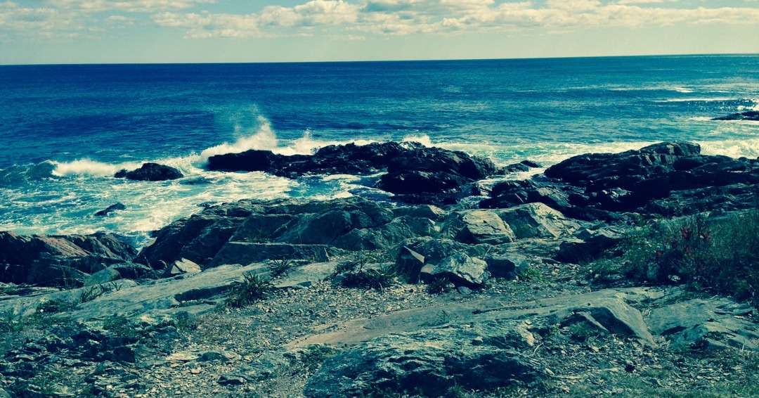 Crashing waves on rocks